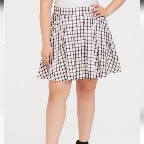 NWT Torrid Mini Twill Pleated Skater Skirt Black/Pink Plaid Size 2X - Picture 1 of 11